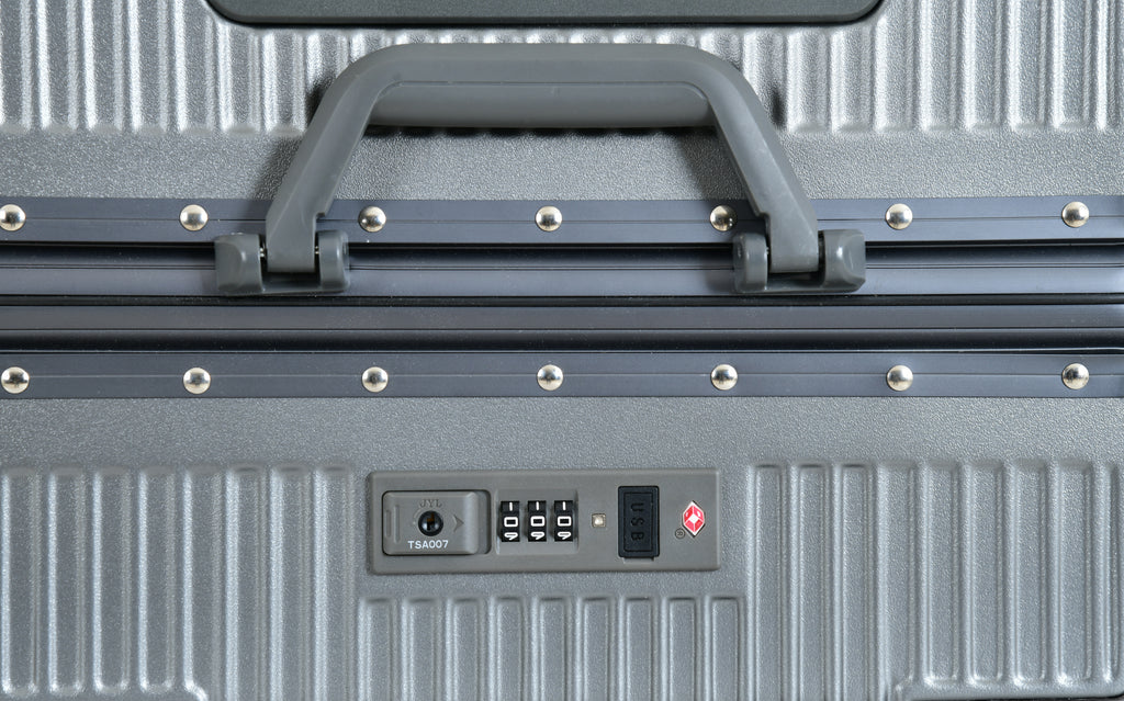 EverBest Executive 22 Inch Grey Cabin Luggage – Laptop Compartment, USB Port, TSA Lock | Aluminium Frame Polycarbonate Hardside Trolley